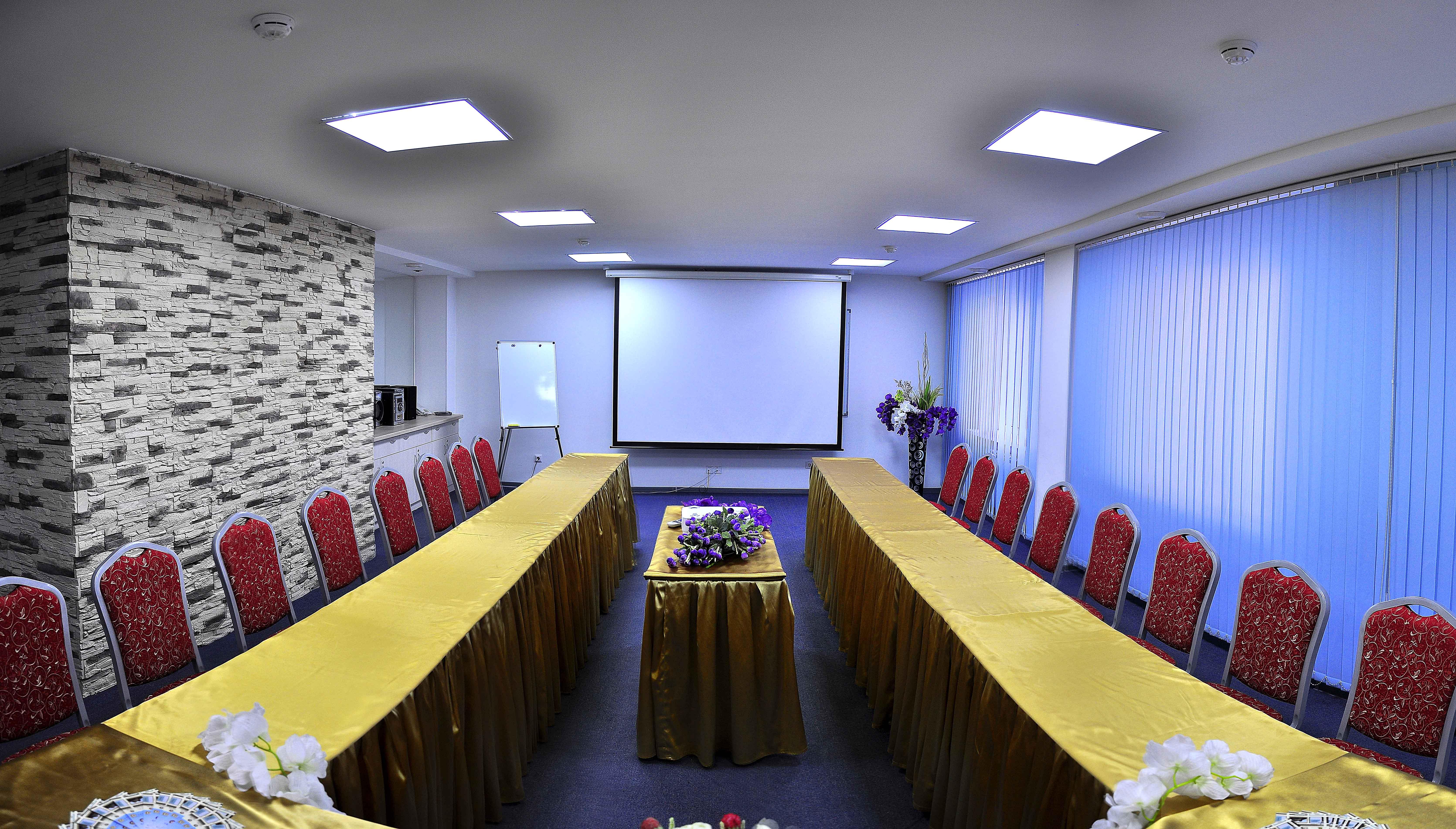 G Empire Hotel Astana Buitenkant foto