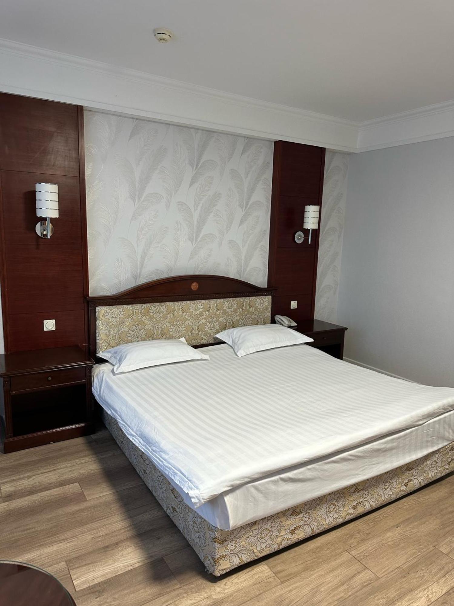 G Empire Hotel Astana Buitenkant foto