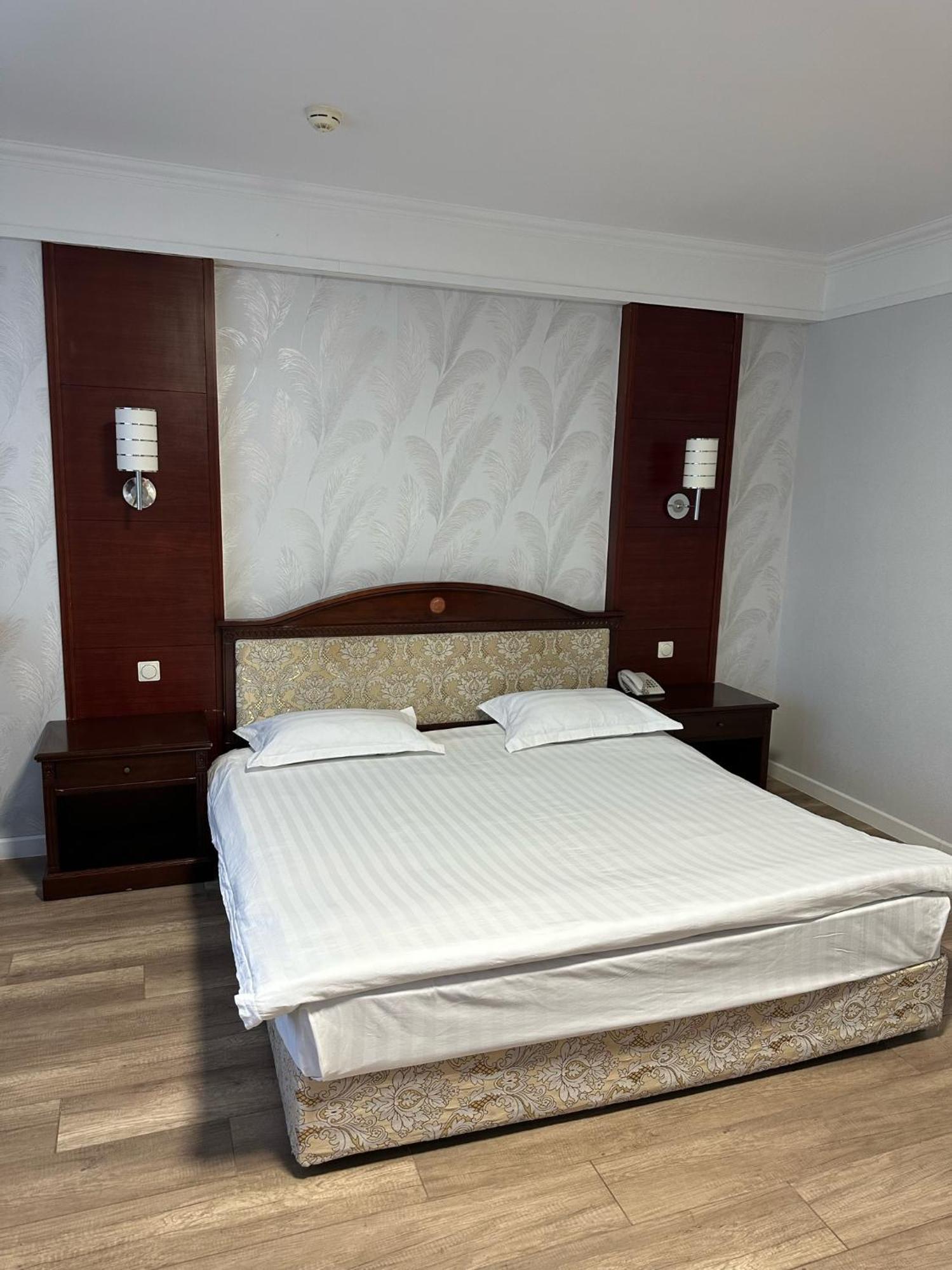G Empire Hotel Astana Buitenkant foto